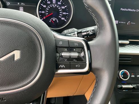 Certified 2024 Kia Carnival LX image 23