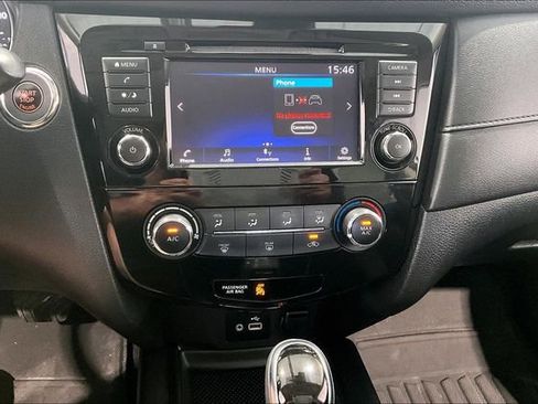 Used 2019 Nissan Rogue S FWD image 15