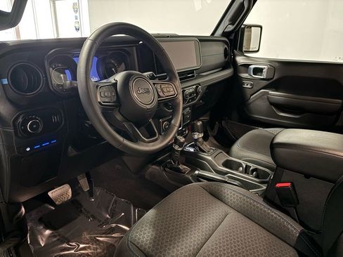 Used 2024 Jeep Wrangler Unlimited Rubicon 4xe image 10