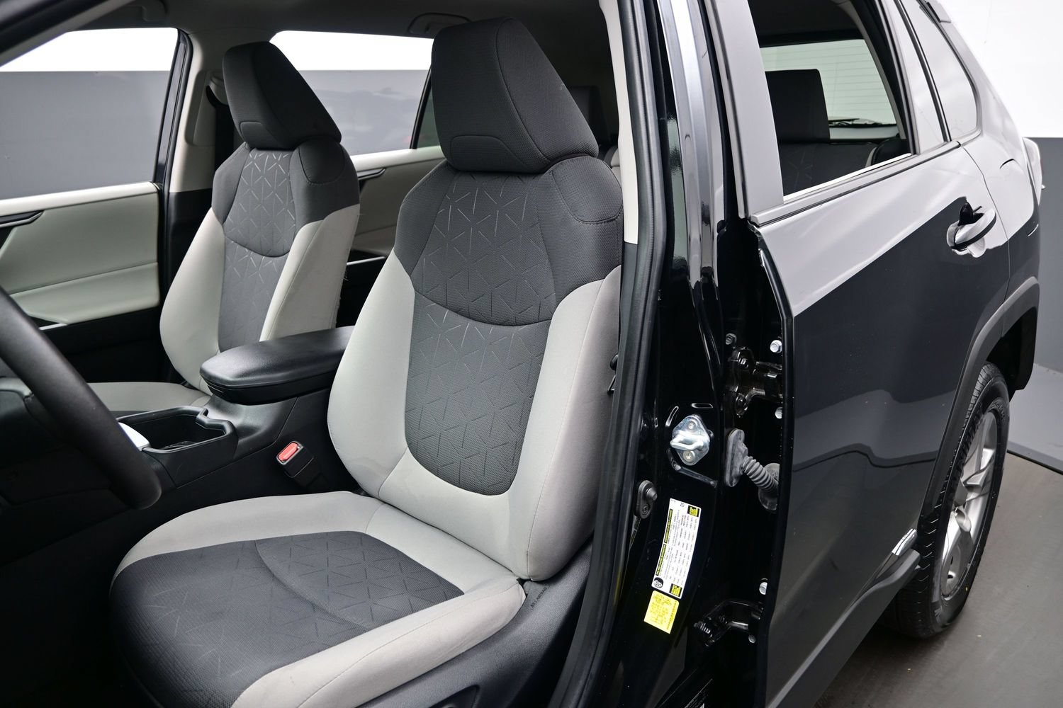 Used 2024 Toyota RAV4 XLE w/ Weather Package AWD/4WD image 12