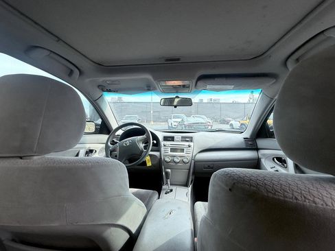 Used 2010 Toyota Camry SE FWD image 13