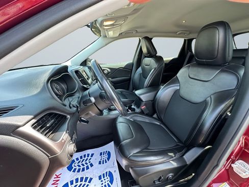 Used 2019 Jeep Cherokee Latitude Plus AWD/4WD image 9