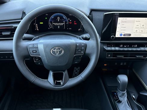New 2026 Toyota Camry Hybrid FWD image 16