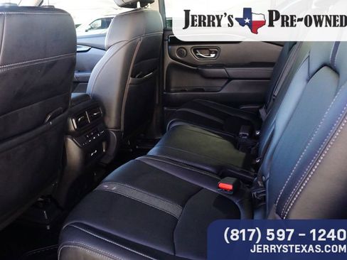 Used 2023 Honda Pilot Touring image 22