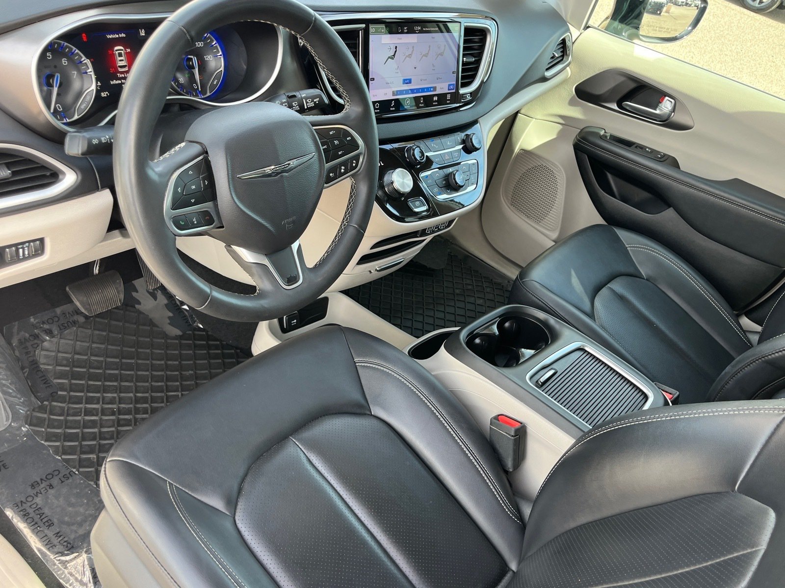 Used 2024 Chrysler Pacifica Touring-L FWD image 16
