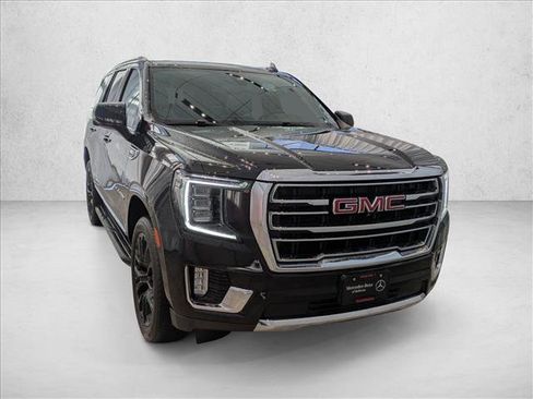 Used 2022 GMC Yukon SLT w/ SLT Premium Package image 3