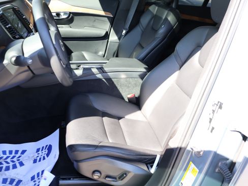 Used 2022 Volvo XC90 T6 Momentum w/ Advanced Package image 40