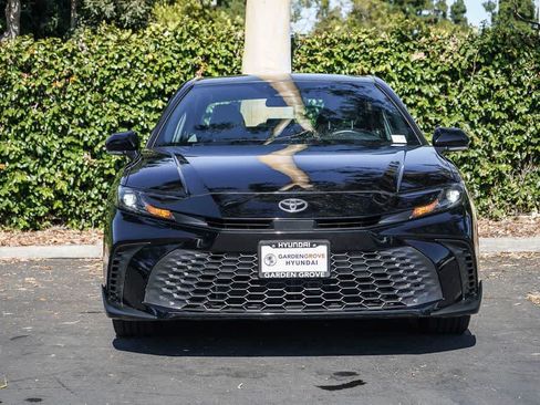 Used 2025 Toyota Camry SE FWD image 2
