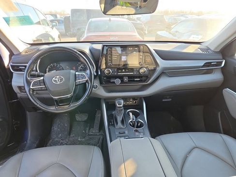 Used 2021 Toyota Highlander XLE image 8