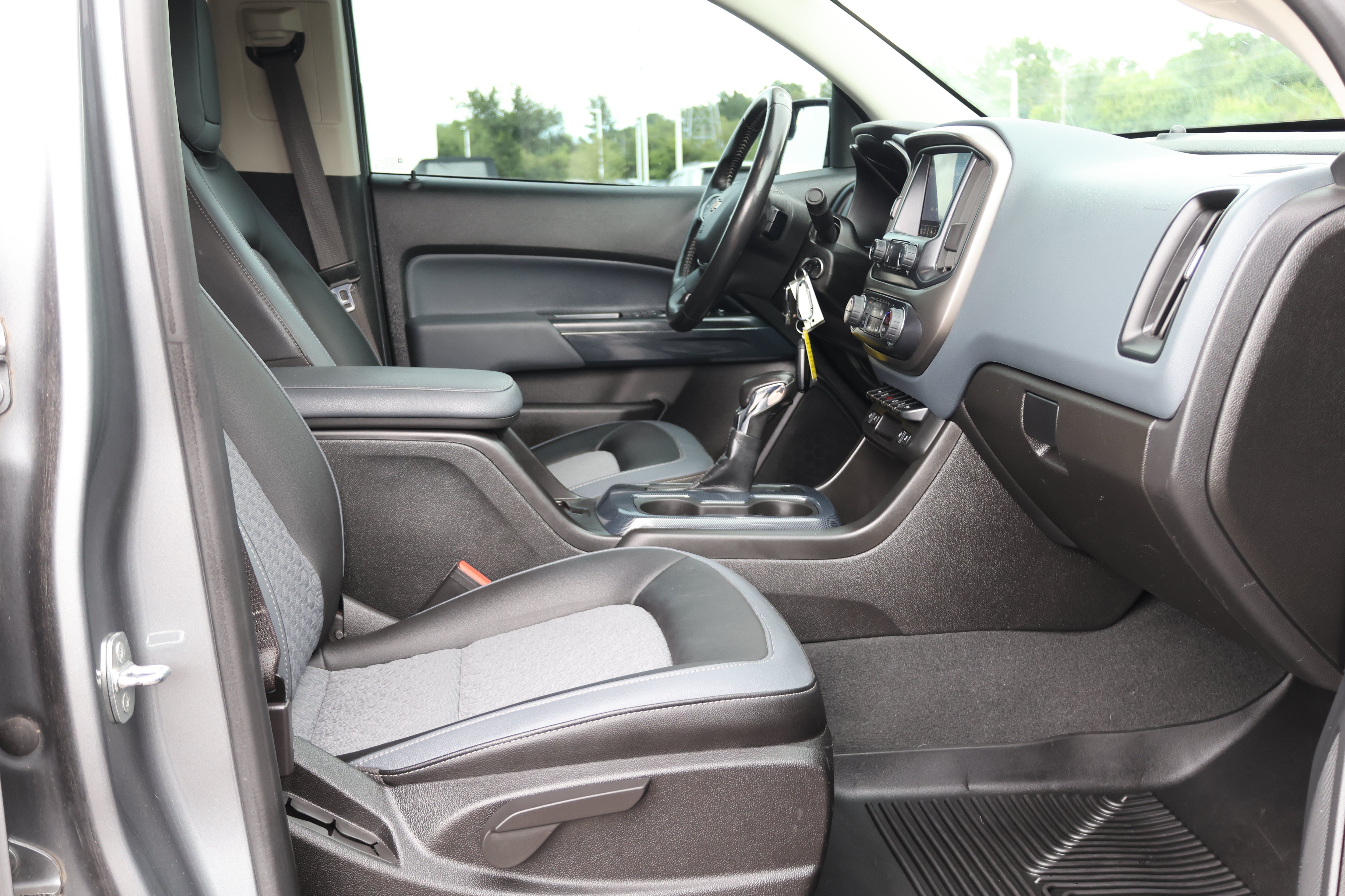 Used 2022 Chevrolet Colorado Z71 AWD/4WD image 39