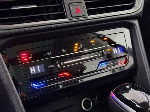 New 2026 Volkswagen Taos SE FWD image 17