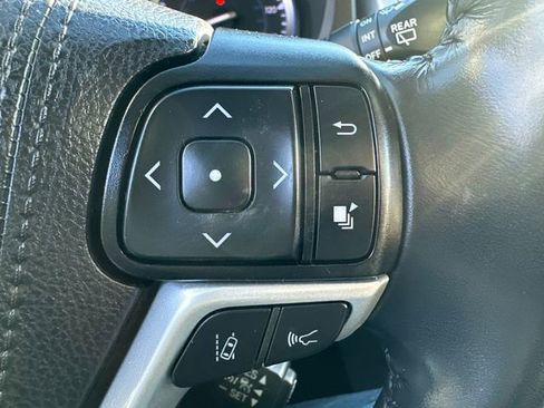 Certified 2019 Toyota Highlander XLE w/ Carpet Mat Package (TMS) image 33