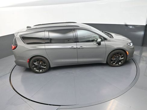 Used 2023 Chrysler Pacifica Touring-L w/ S Appearance Package FWD image 22