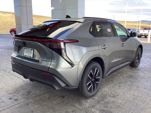 Used 2026 Toyota bZ XLE image 9