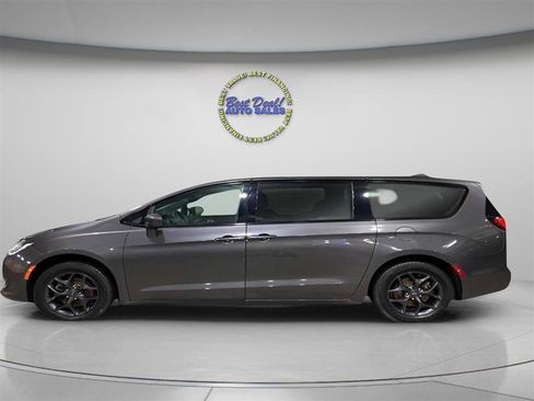 Used 2018 Chrysler Pacifica Touring Plus w/ S Appearance Package FWD image 2