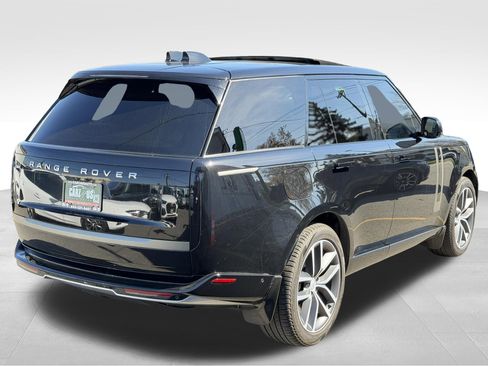 Used 2025 Land Rover Range Rover SE image 4