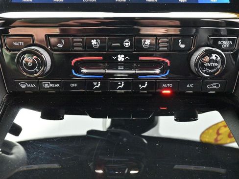 Used 2023 Jeep Grand Cherokee L Overland w/ Luxury Tech Group IV AWD/4WD image 26