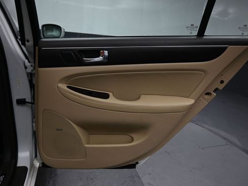 Used 2011 Hyundai Genesis 4.6 image 36