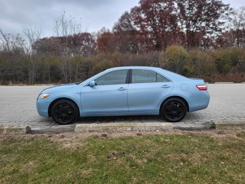Used 2009 Toyota Camry LE image 3