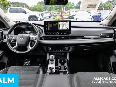 Used 2025 Mitsubishi Outlander SE FWD image 29
