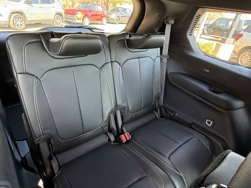 Used 2024 Jeep Grand Cherokee L Limited w/ Black Appearance Package image 22