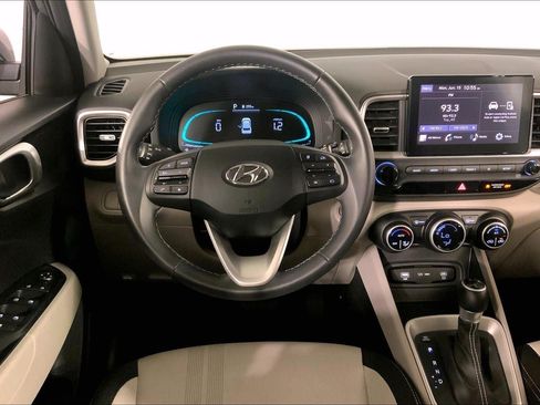 Used 2025 Hyundai Venue SEL FWD image 5