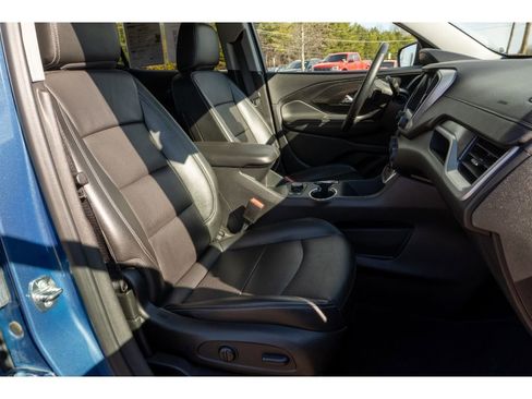 Used 2024 GMC Terrain SLT image 16