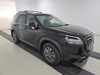Used 2023 Nissan Pathfinder SV w/ Black Appearance Package video 1