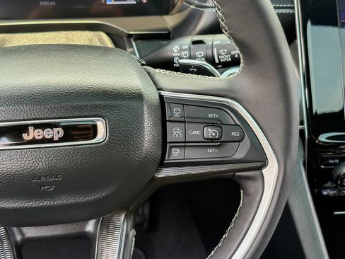 Used 2025 Jeep Grand Cherokee L Altitude AWD/4WD image 37