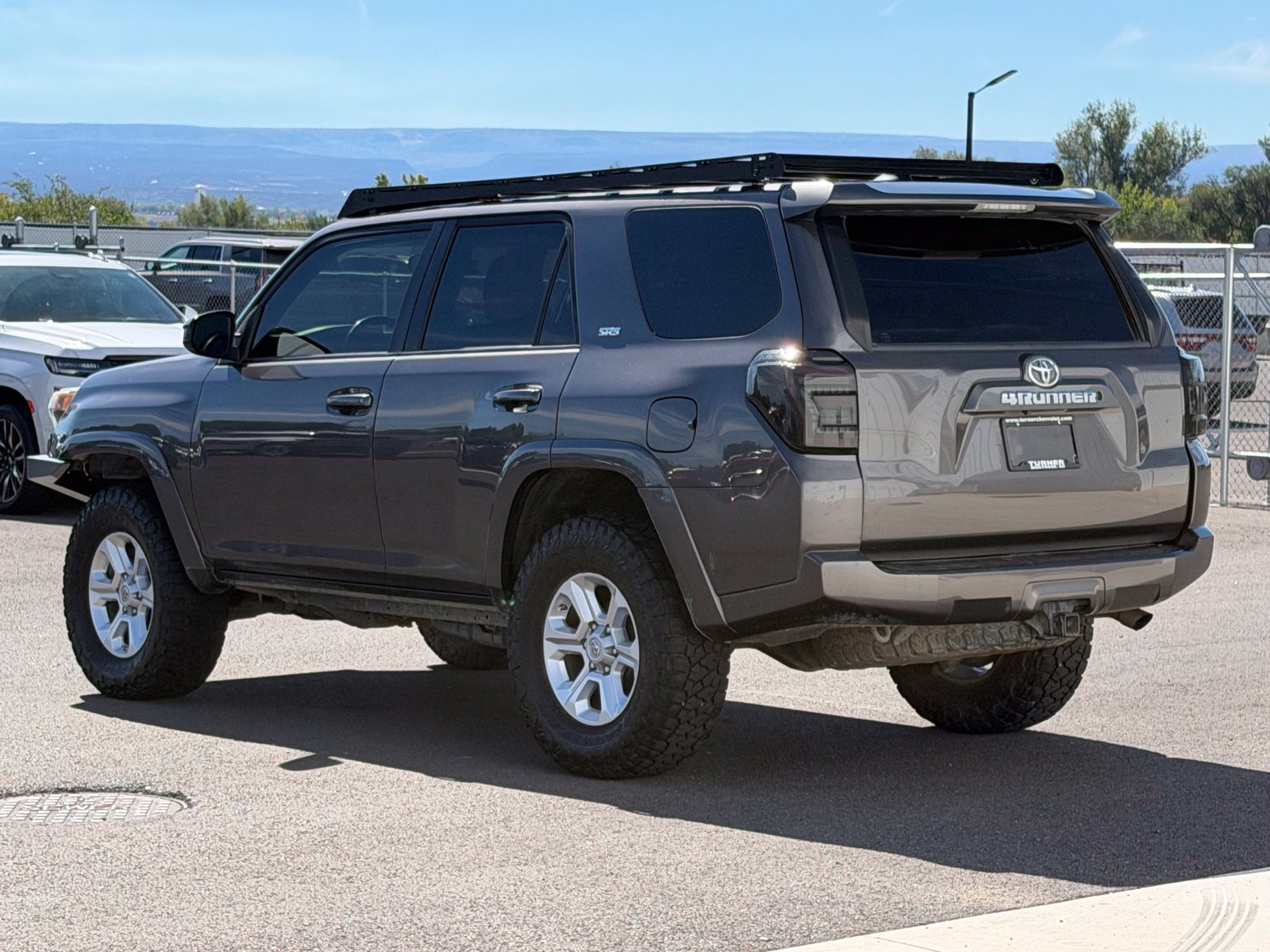 Used 2017 Toyota 4Runner SR5 AWD/4WD image 5