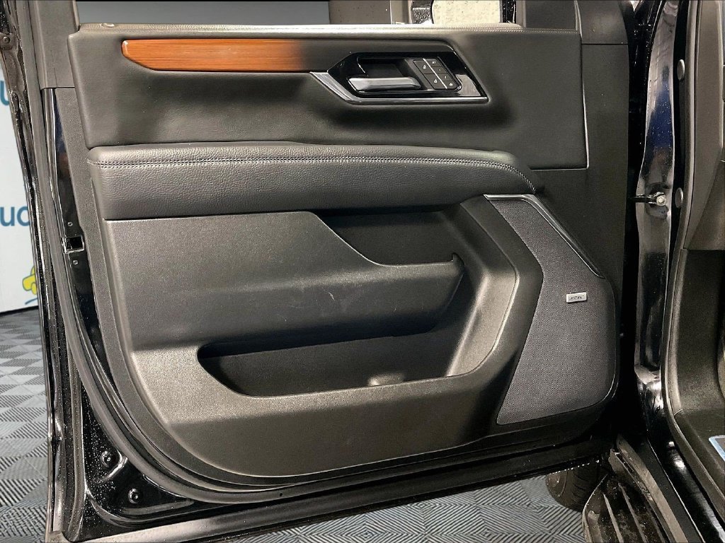 Used 2025 GMC Yukon Denali AWD/4WD image 9
