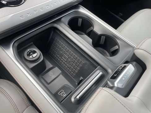 Certified 2025 Ford Expedition Active AWD/4WD image 33