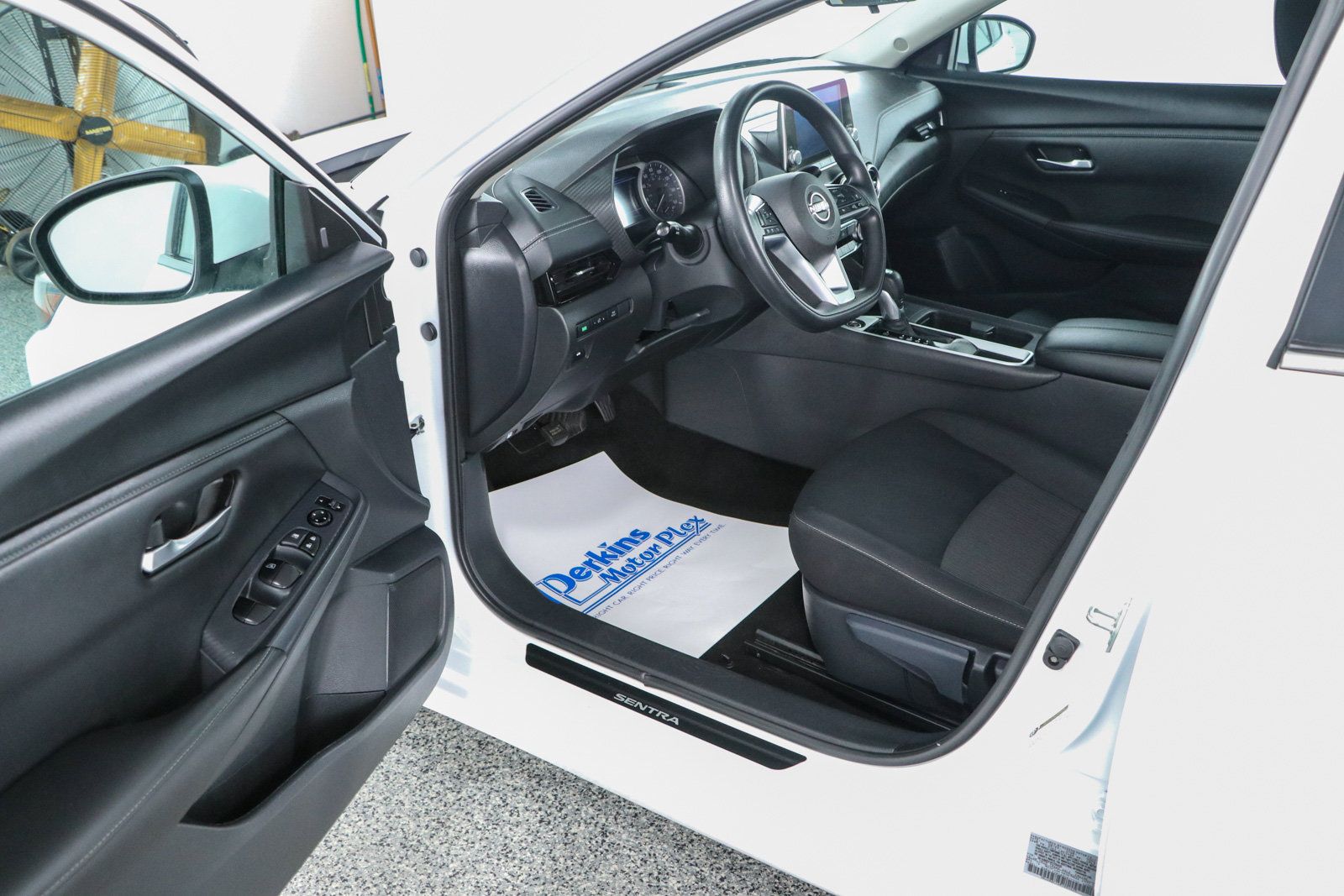 Used 2024 Nissan Sentra SV FWD image 3