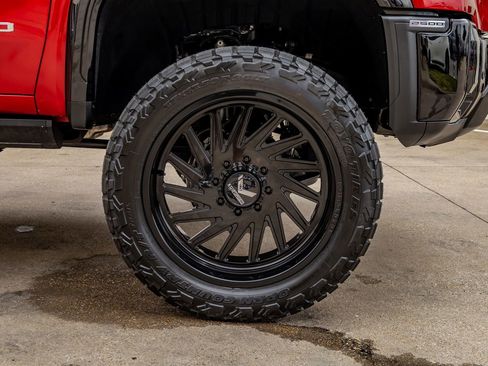 Used 2025 GMC Sierra 2500 AT4X image 12