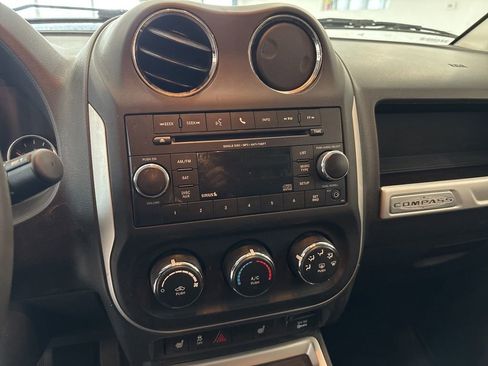 Used 2014 Jeep Compass Latitude FWD image 12