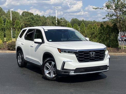 Used 2025 Honda Pilot EX-L image 2