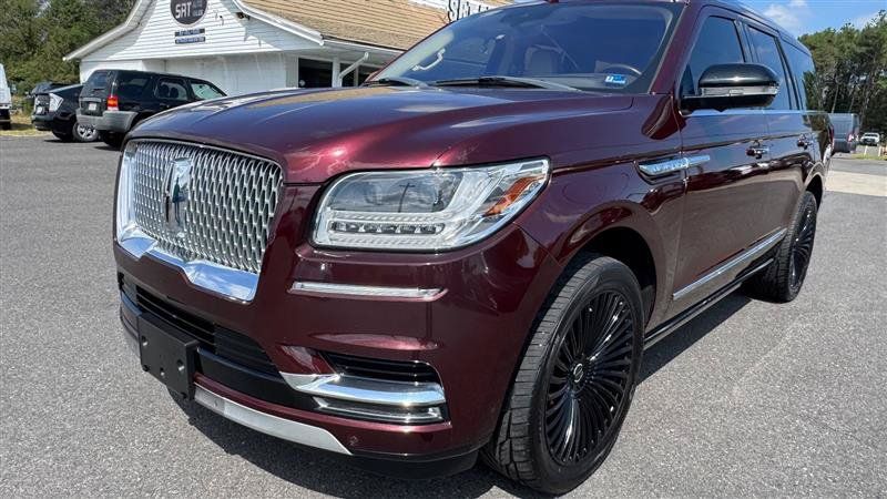 Used 2018 Lincoln Navigator Reserve w/ Technology Package AWD/4WD image 13