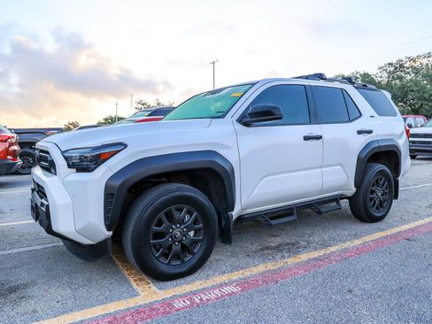 Used 2025 Toyota 4Runner SR5 AWD/4WD image 3