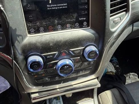 Used 2021 Jeep Grand Cherokee Laredo w/ Security & Convenience Group AWD/4WD image 10