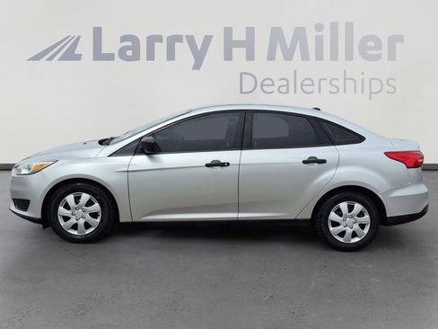 Used 2018 Ford Focus S FWD image 2