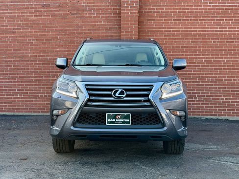 Used 2017 Lexus GX 460 image 2