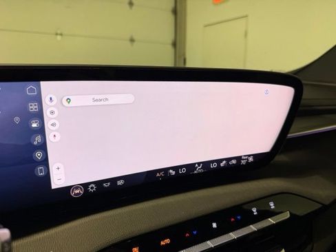 Used 2025 Buick Enclave Preferred w/ Power Package AWD/4WD image 23