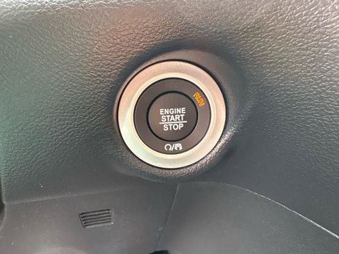 Used 2026 Chrysler Pacifica Select FWD image 41