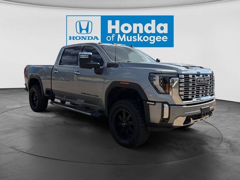Used 2025 GMC Sierra 2500 Denali w/ Denali Reserve Package AWD/4WD image 3