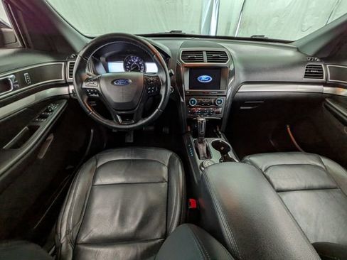 Used 2017 Ford Explorer XLT w/ Equipment Group 202A AWD/4WD image 11