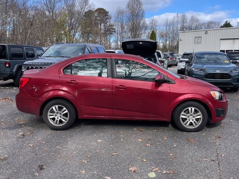Used 2012 Chevrolet Sonic LS image 6