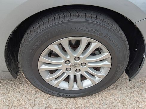 Used 2014 Toyota Sienna XLE w/ Entertainment Package image 24