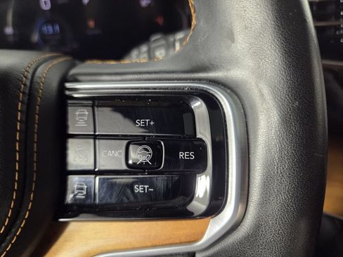 Used 2022 Jeep Grand Wagoneer Series III AWD/4WD image 18