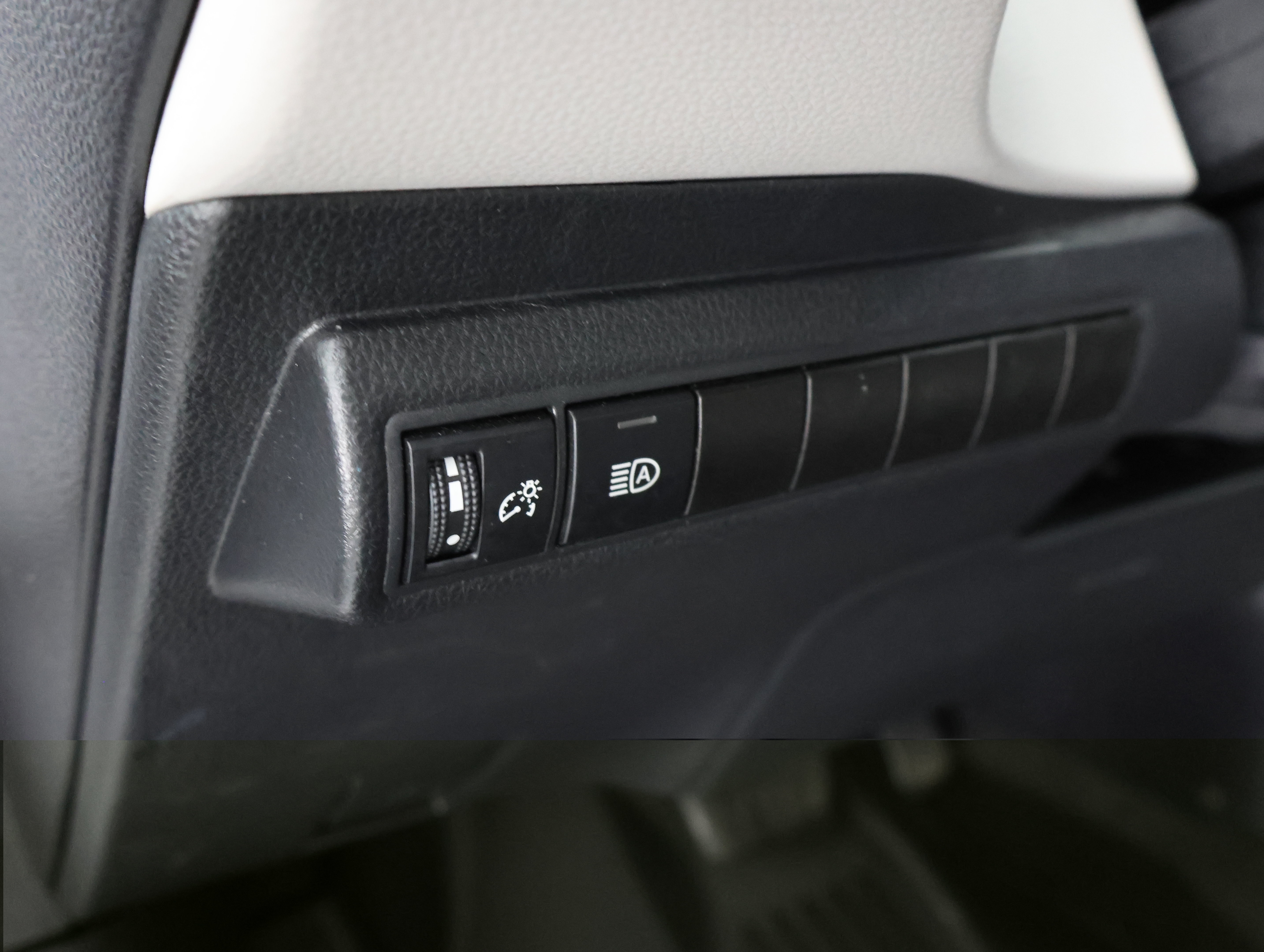 Used 2024 Toyota Corolla LE FWD image 37