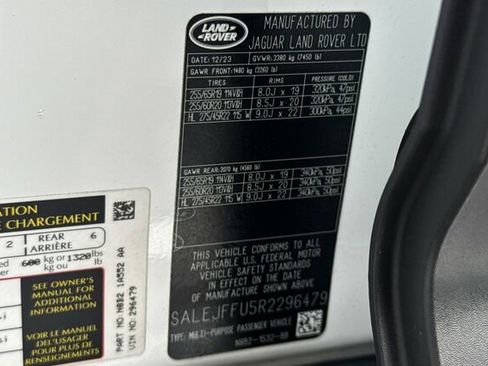 Used 2024 Land Rover Defender 130 S image 27